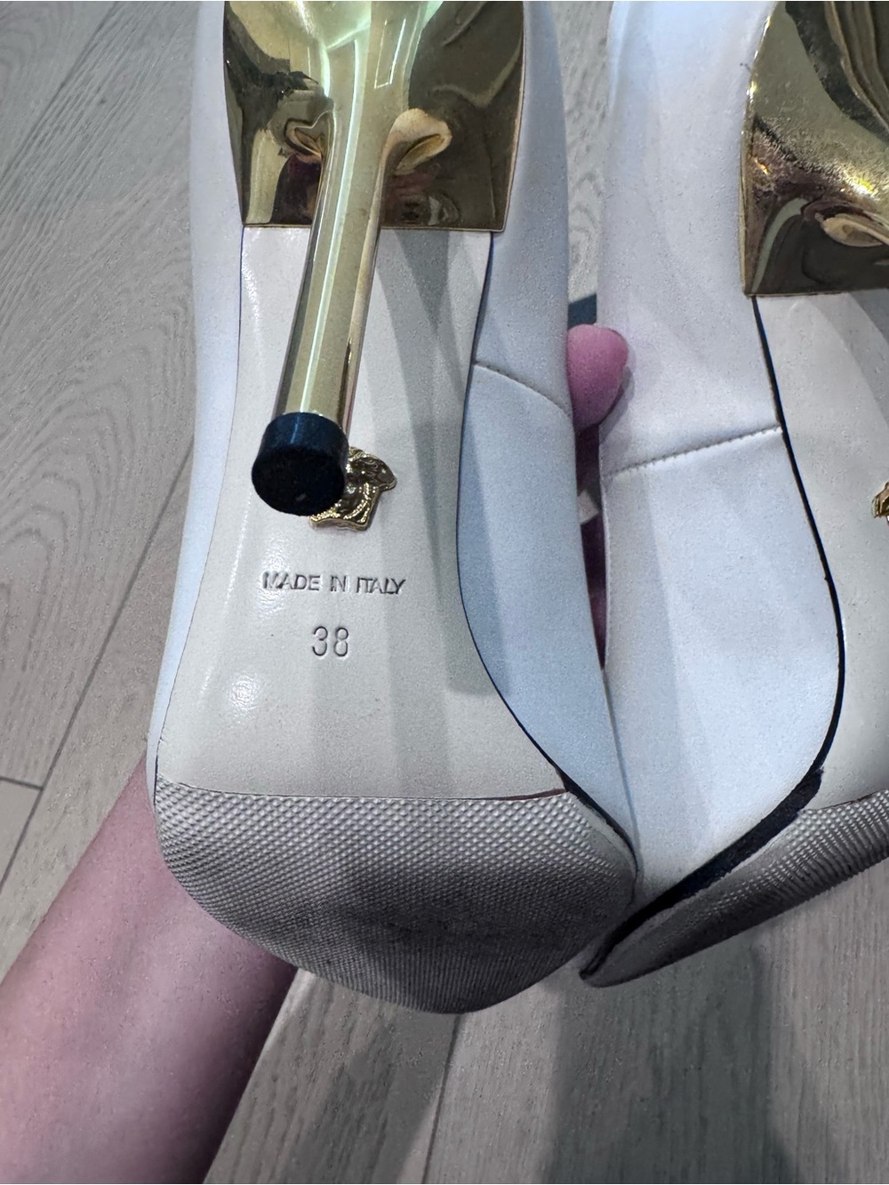 Authentic Versace White Leather Pumps with Gold Medusa DECOLLETE VITELLINO 38 - Picture 11 of 16